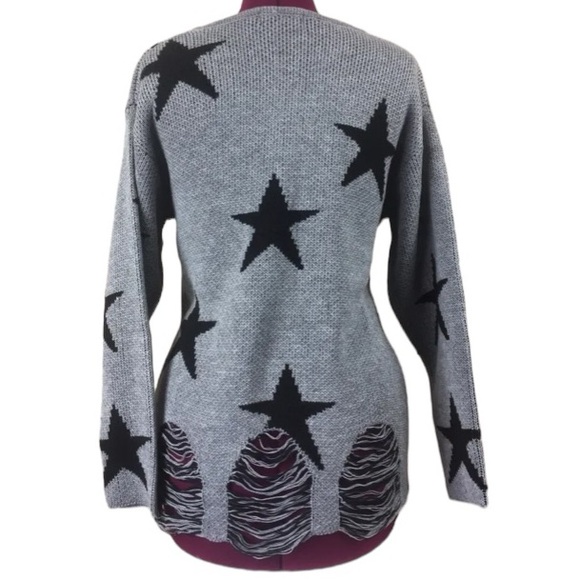{NWT} Zenana Women's Gray Distressed Long Sleeve Pull-Over Star Sweater Top S - Picture 4 of 4